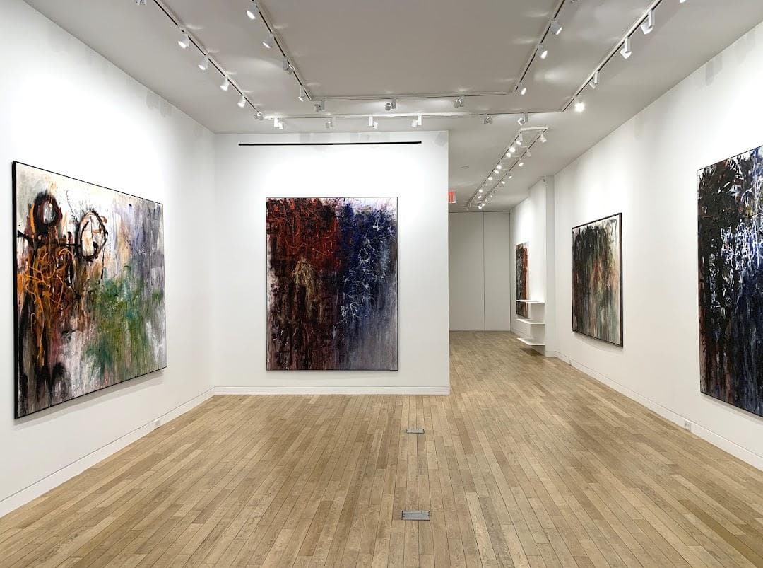Upsilon Gallery 23E67 photo 4