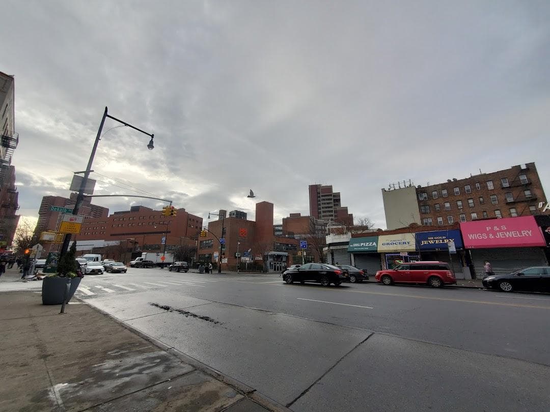 E Gun Hill Rd/DeKalb Ave photo 1