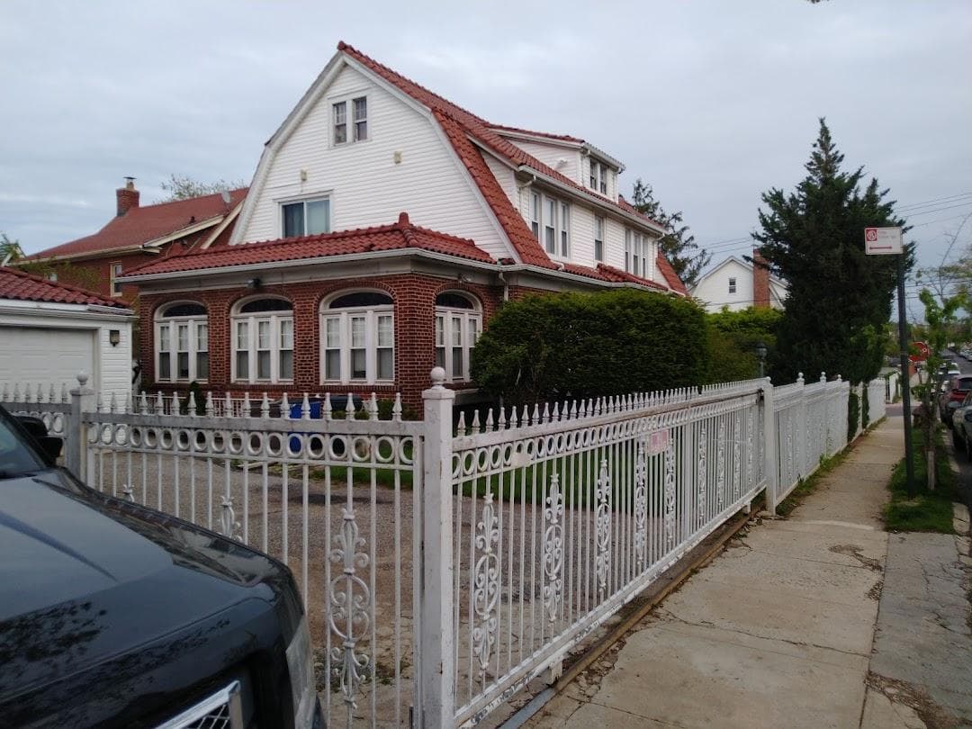 Queens photo 6
