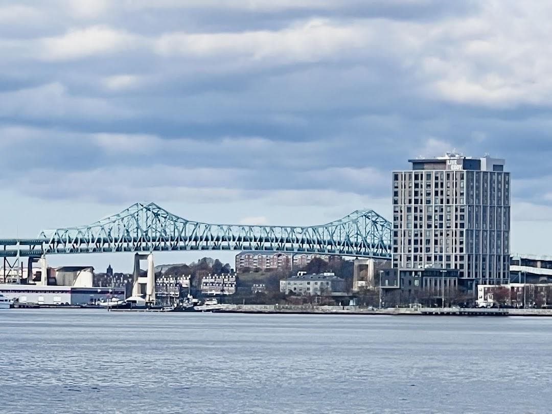 300 Pier 4 Blvd. photo 3