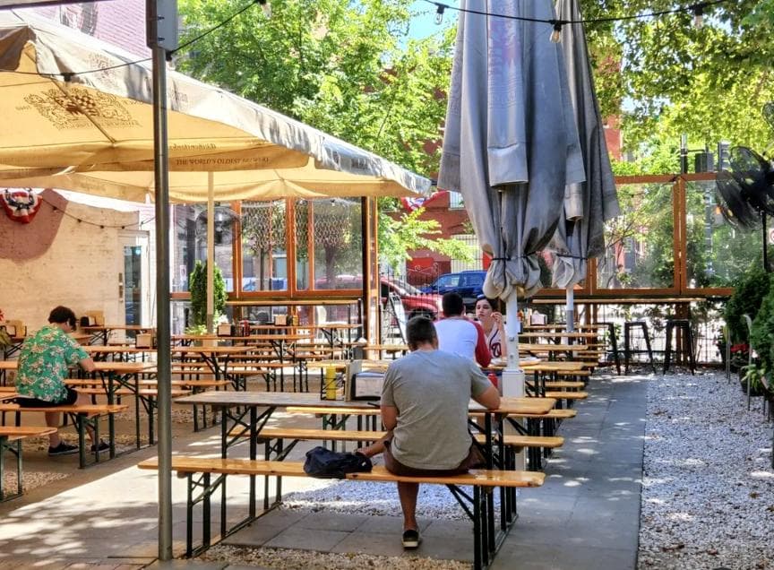 Dacha Beer Garden (Shaw) photo 2