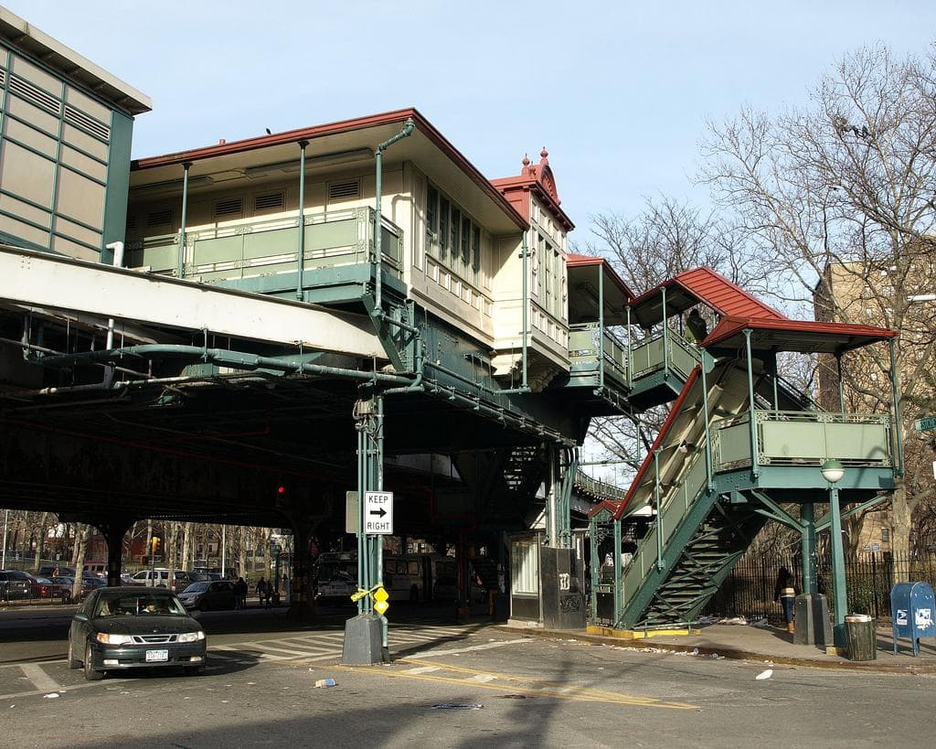 Jackson Av photo 2
