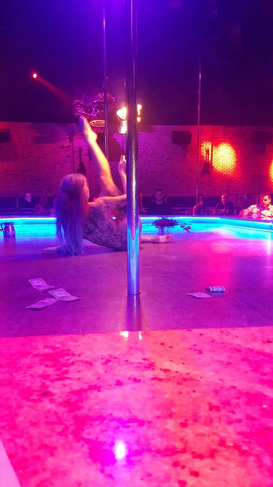 Vixens Cabaret photo 3