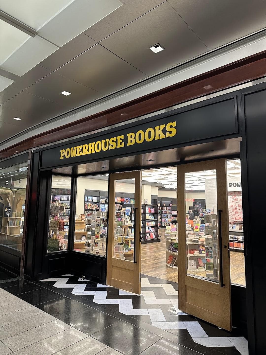 POWERHOUSE Books photo 2