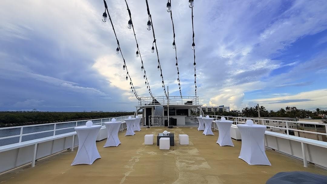 South Beach Lady Yacht Charter photo 2