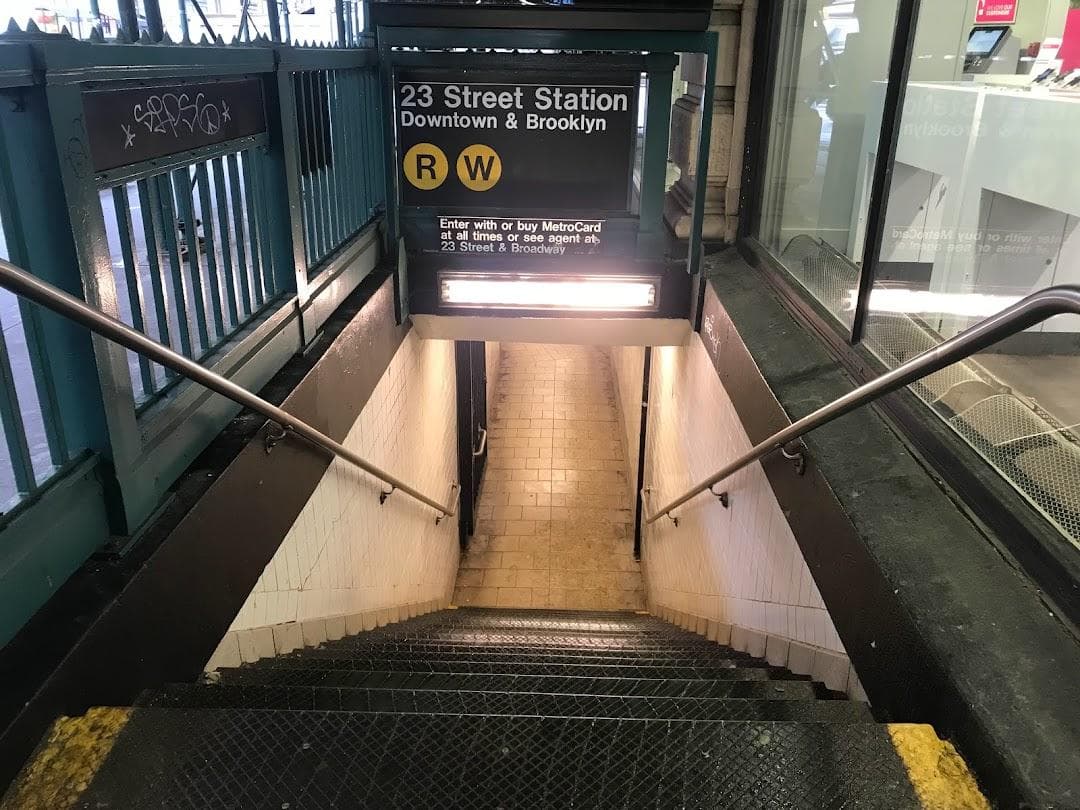 W 23 St/8 Av