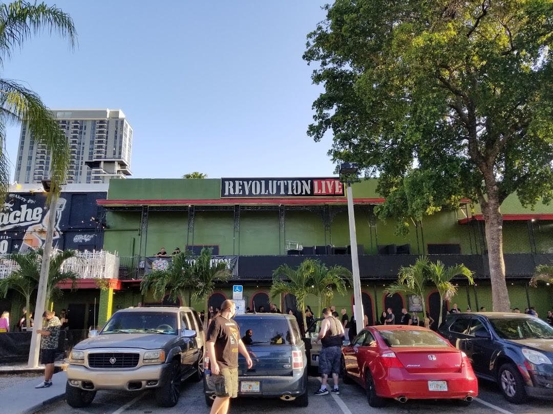 Revolution Live photo 2