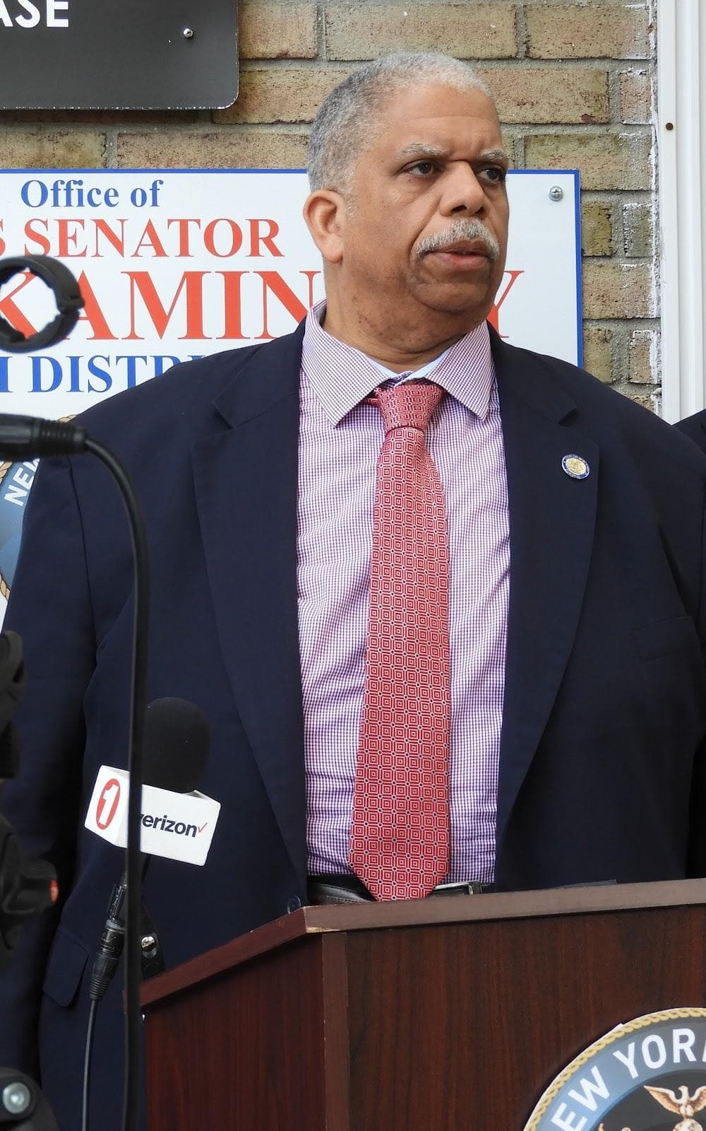 New York State Senator Leroy Comrie photo 3