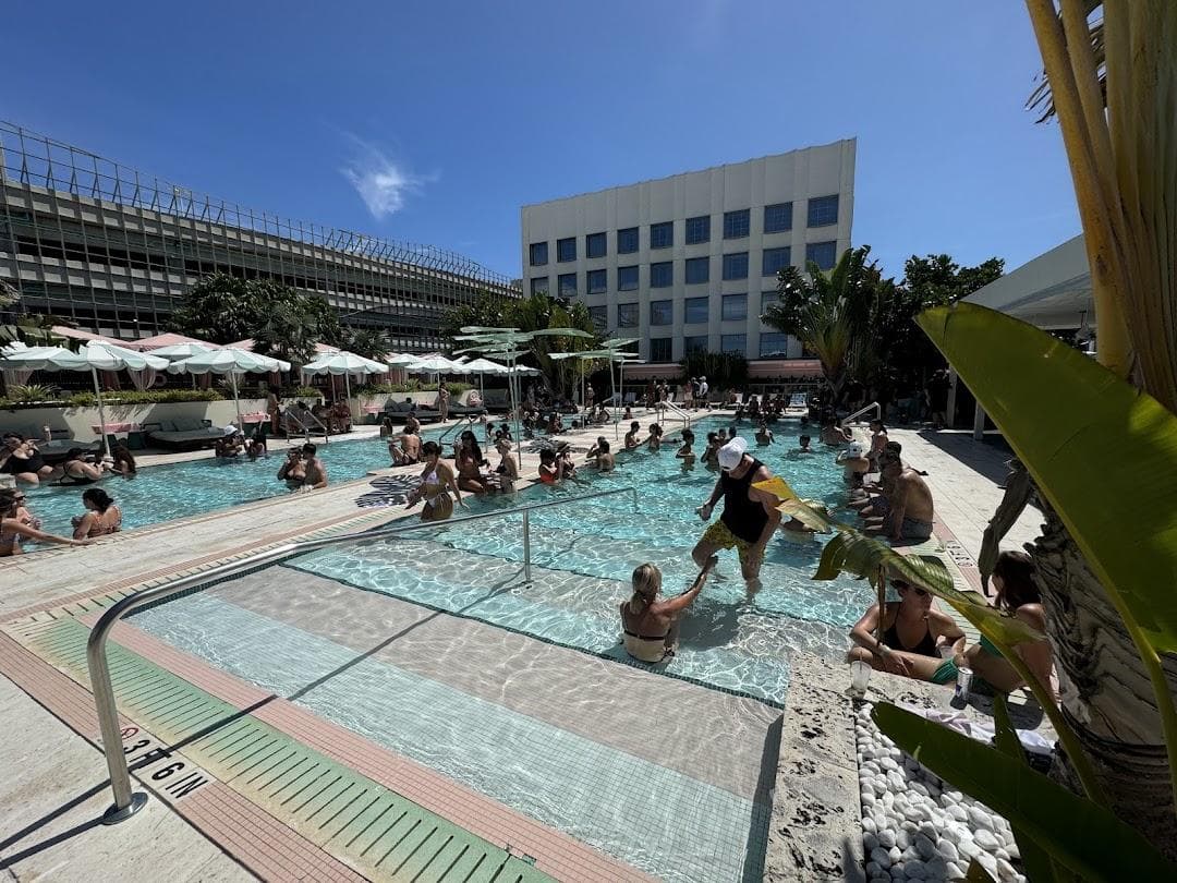 pool & restaurant at the goodtime hotel photo 4