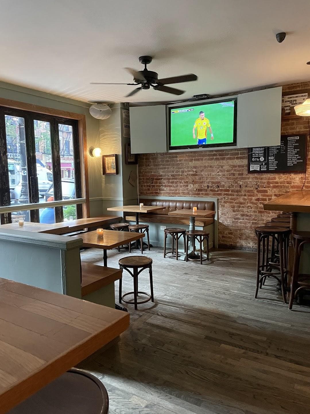 Sutton Bar Room photo 5