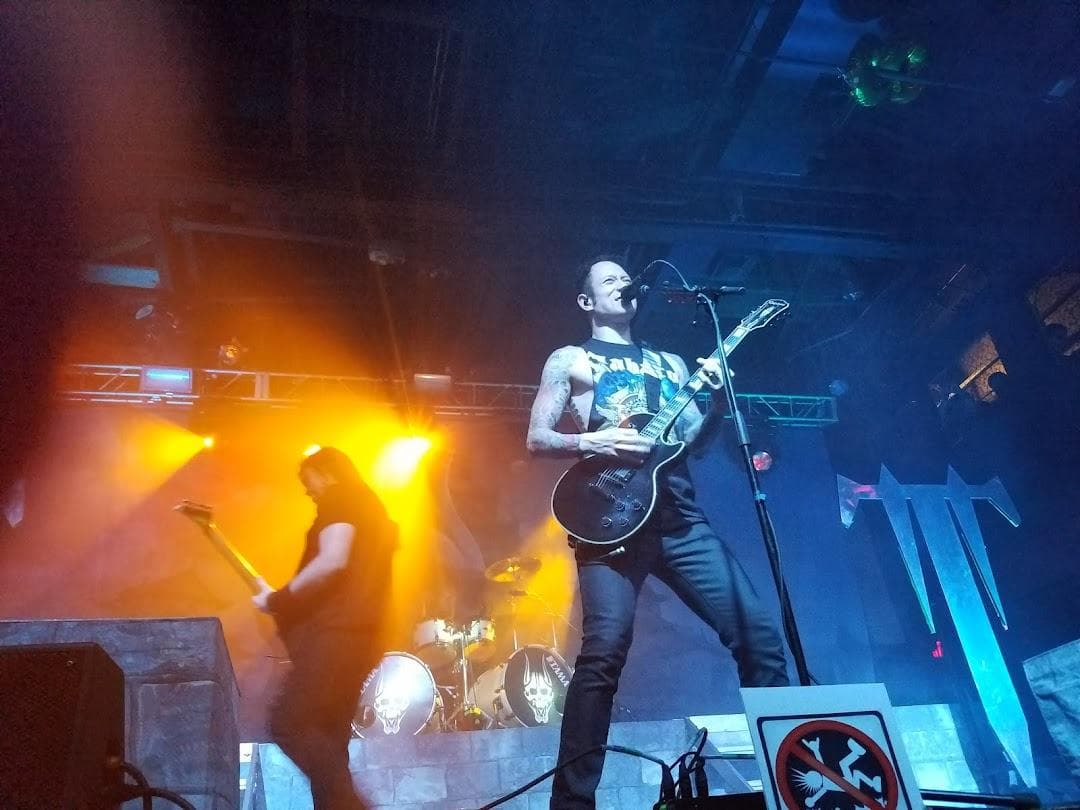 Revolution Live photo 5