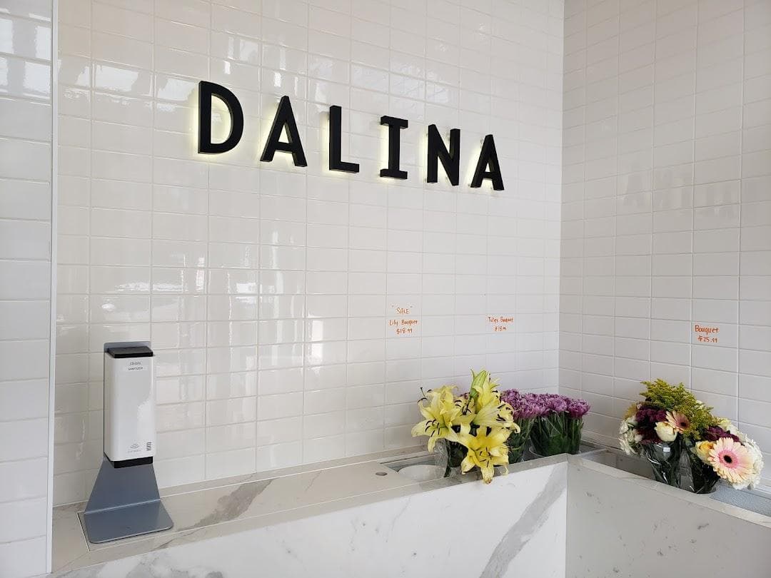 Dalina Main St. photo 6