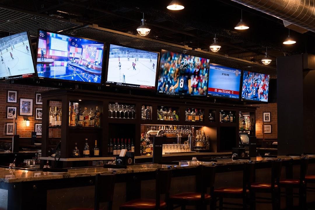 SKYBOKX 109 Sports Bar & Grill photo 3