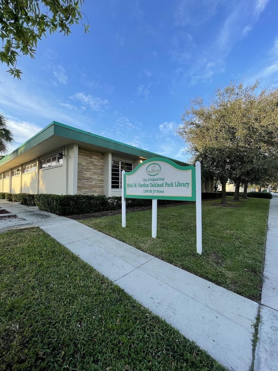 Oakland Park Library photo 1
