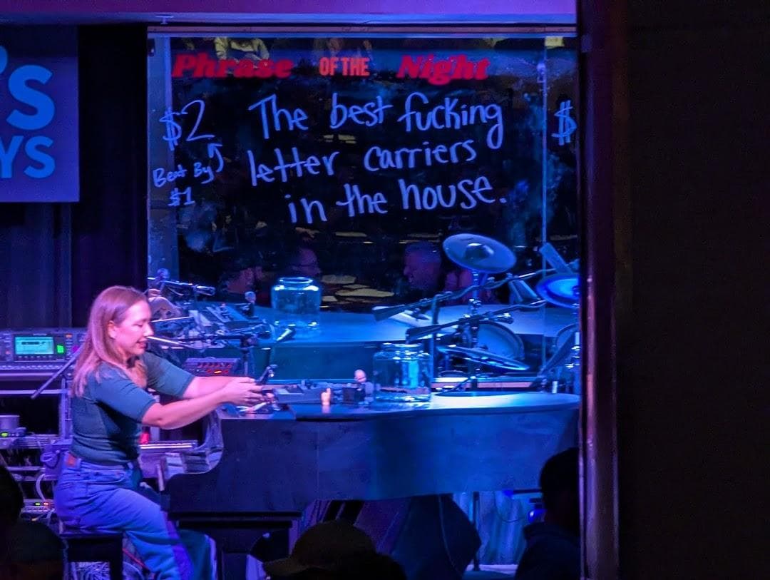 D's Keys Dueling Pianos & Sing Along Bar photo 2