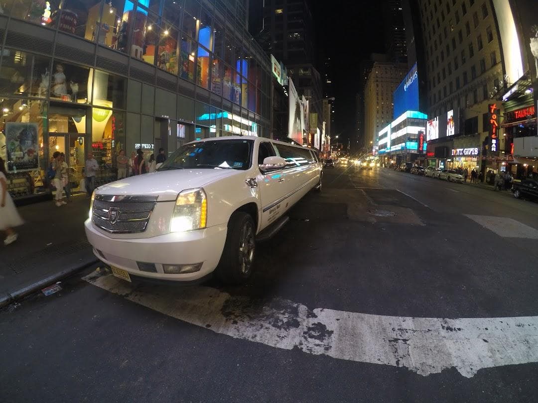 W 49 St/7 Av photo 4