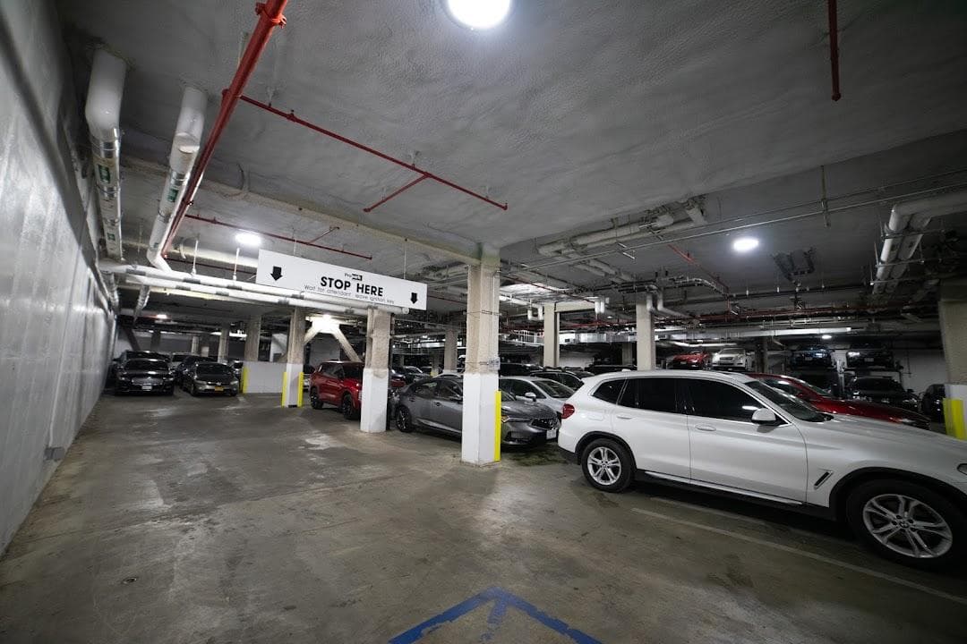 Bedford-Union Armory Parking (Propark) photo 4