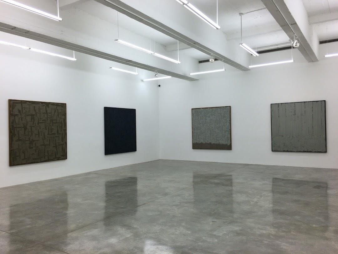 Tina Kim Gallery photo 3