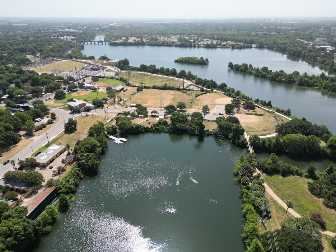 Edward Rendon Sr. Park at Festival Beach in Town Lake Metropolitan Park photo 6