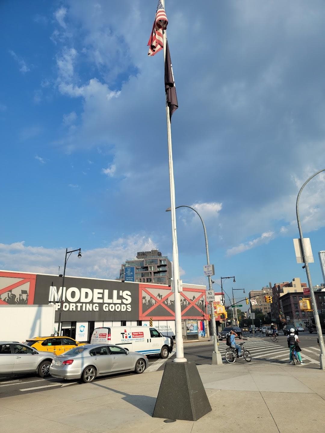 Flatbush Av/Atlantic Av photo 4