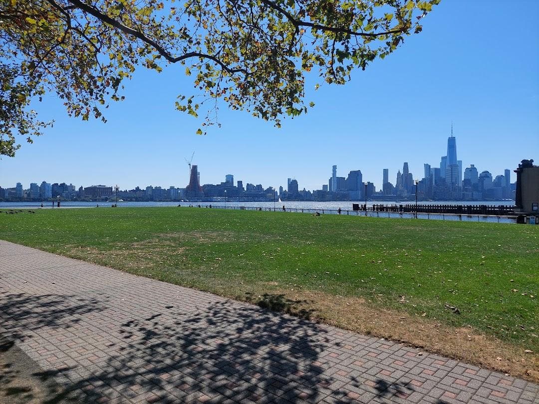 Hudson River Waterfront Walkway photo 5