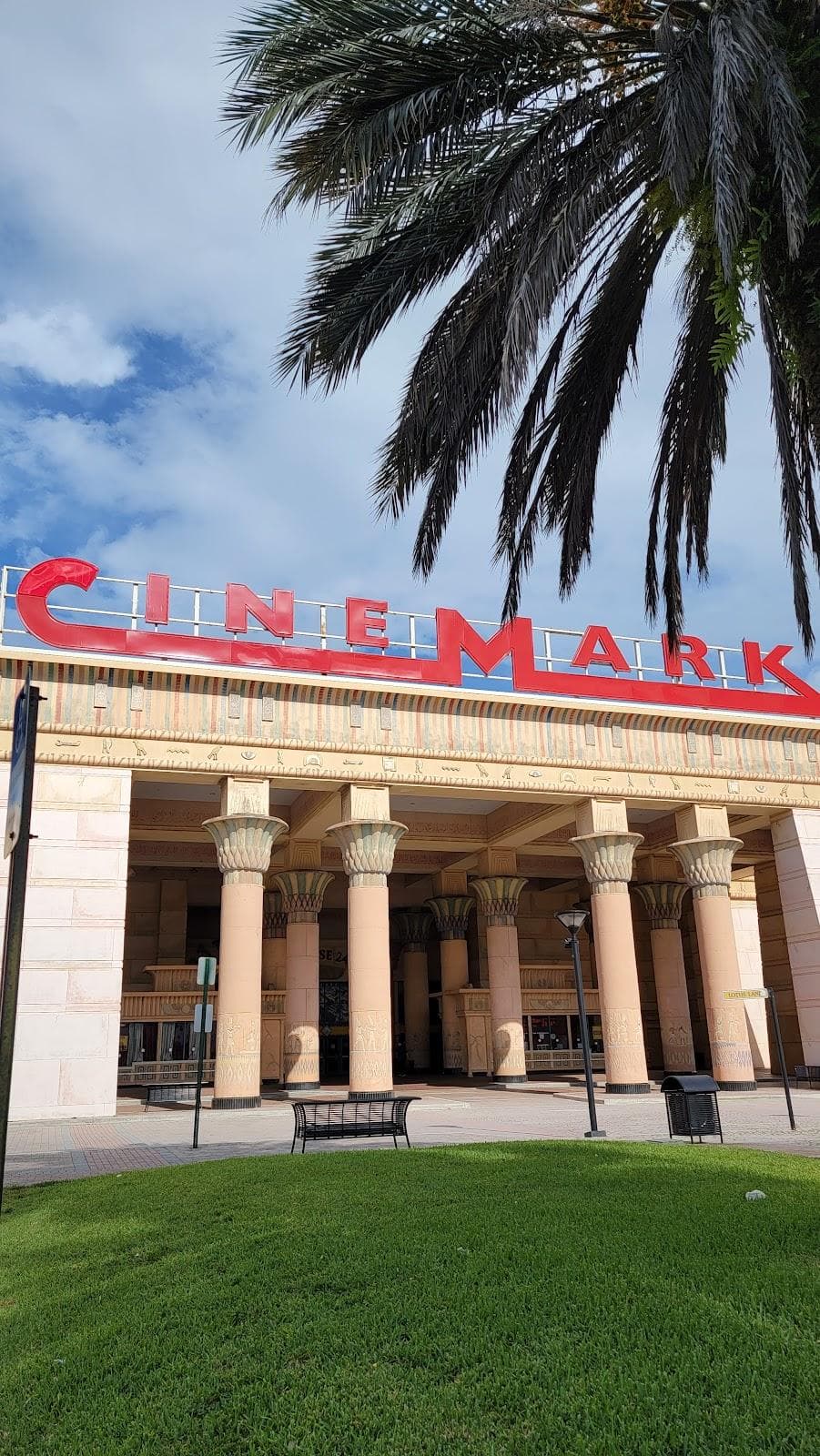 Cinemark Paradise 24 and XD photo 3