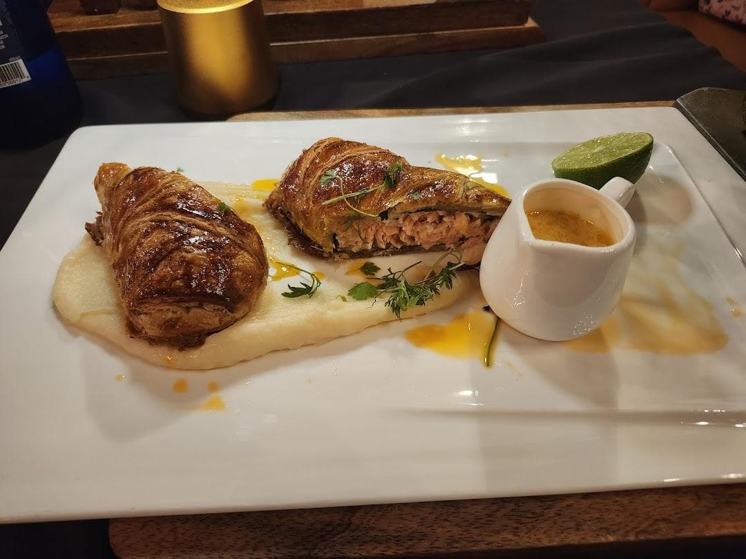 Deluxe Fun Dining photo 6