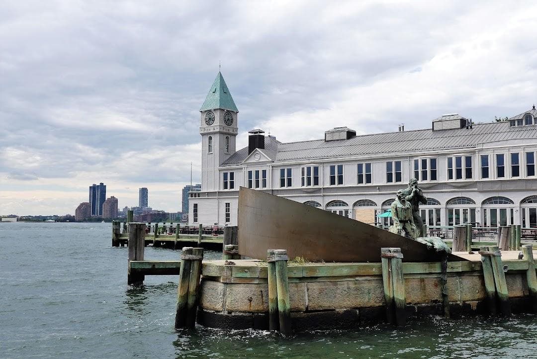Robert F. Wagner Jr. Park photo 3