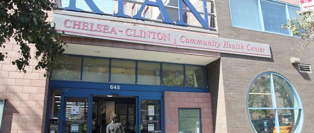 Ryan Chelsea-Clinton photo 5