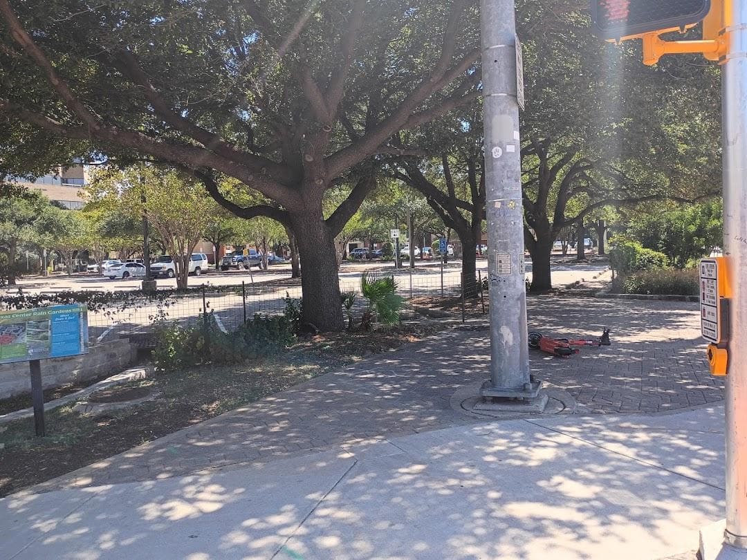 One Texas Center photo 3