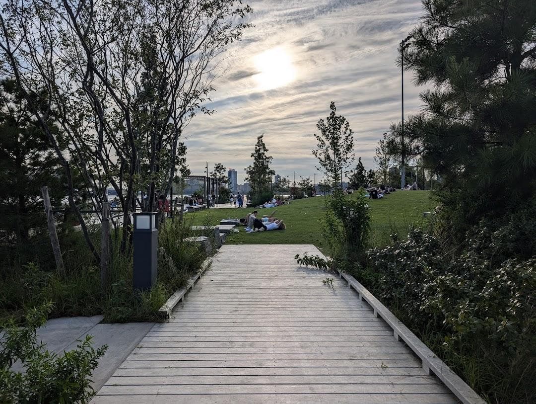 Gansevoort Beach photo 5