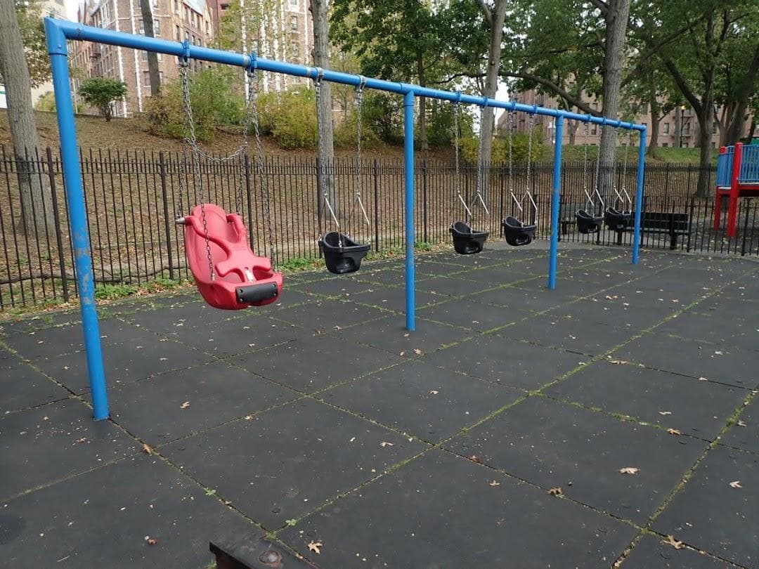 Williamsbridge Oval Playground photo 3