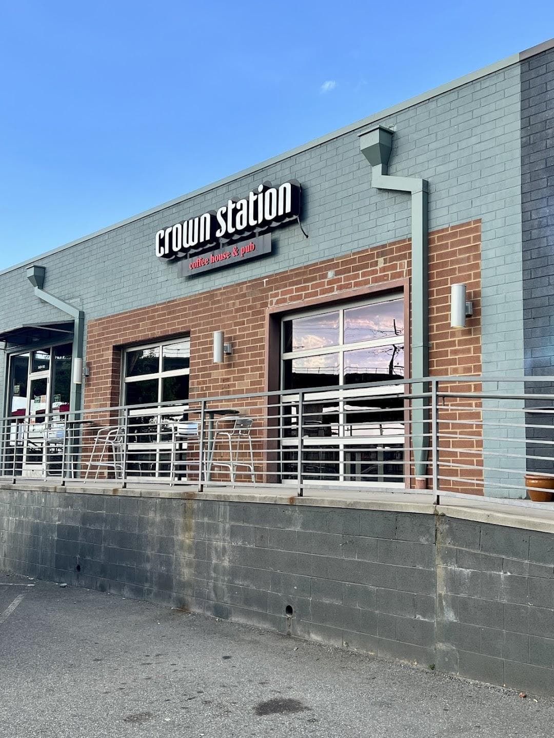 CROWN STATION Coffee House & Pub photo 2