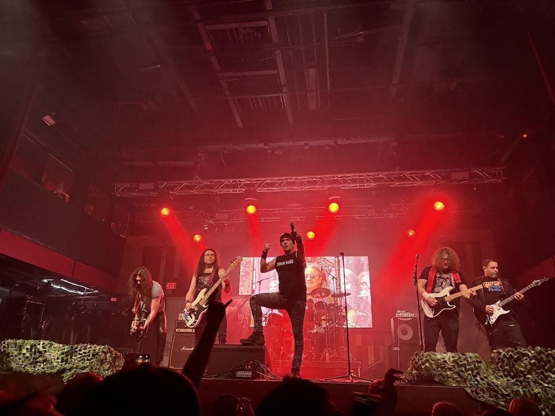 Revolution Live photo 1