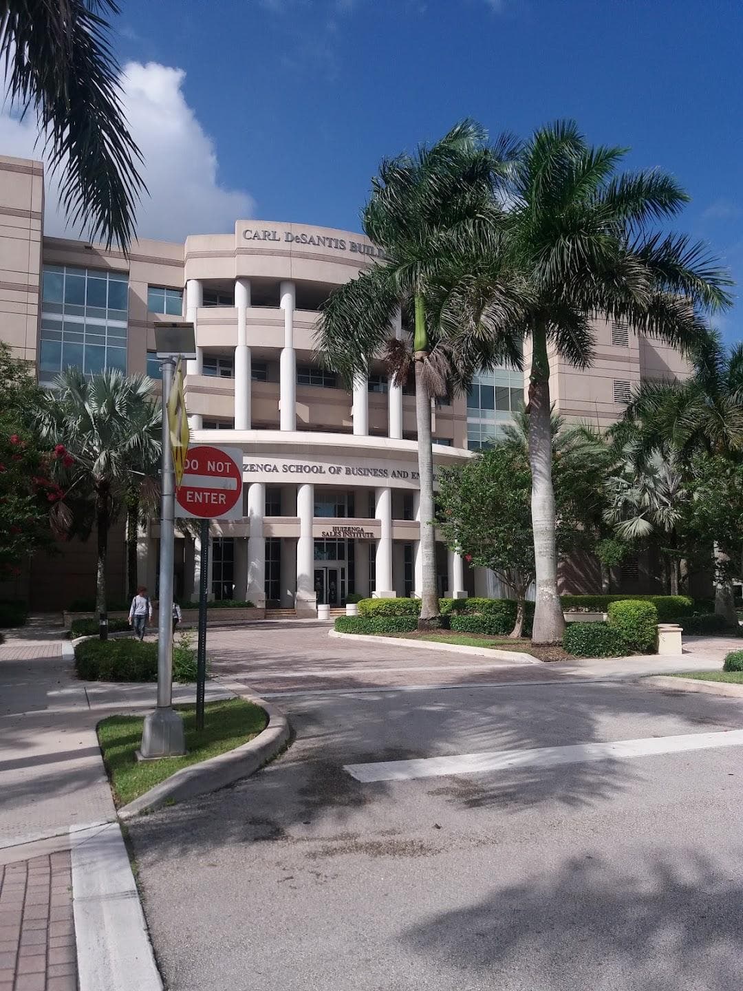 NSU – Huizenga College of Business and Entrepreneurship photo 2