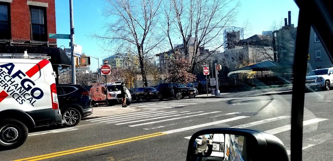 Vernon Boulevard photo 3