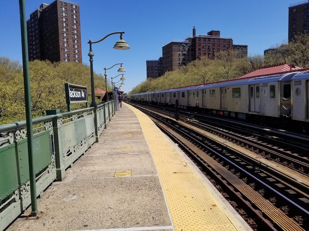 Jackson Av