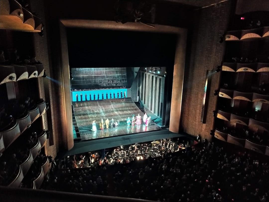 Metropolitan Opera House photo 4