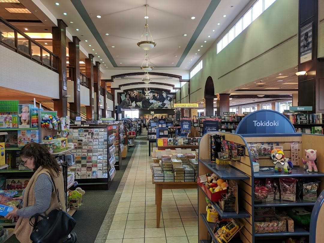 Barnes & Noble photo 6