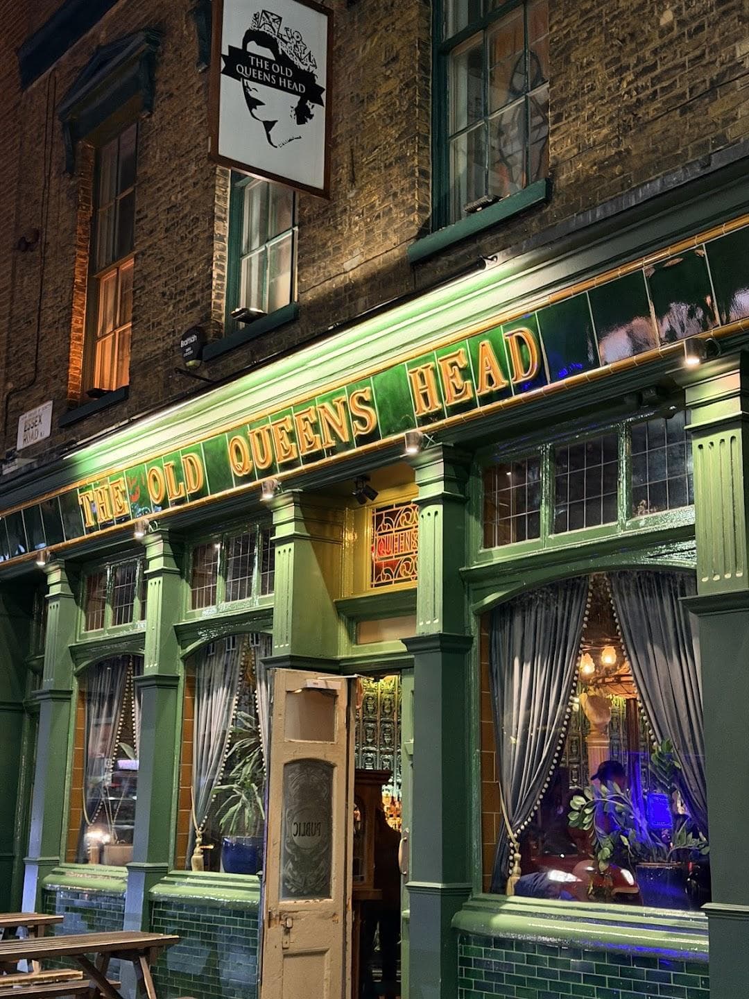 The Old Queens Head photo 1
