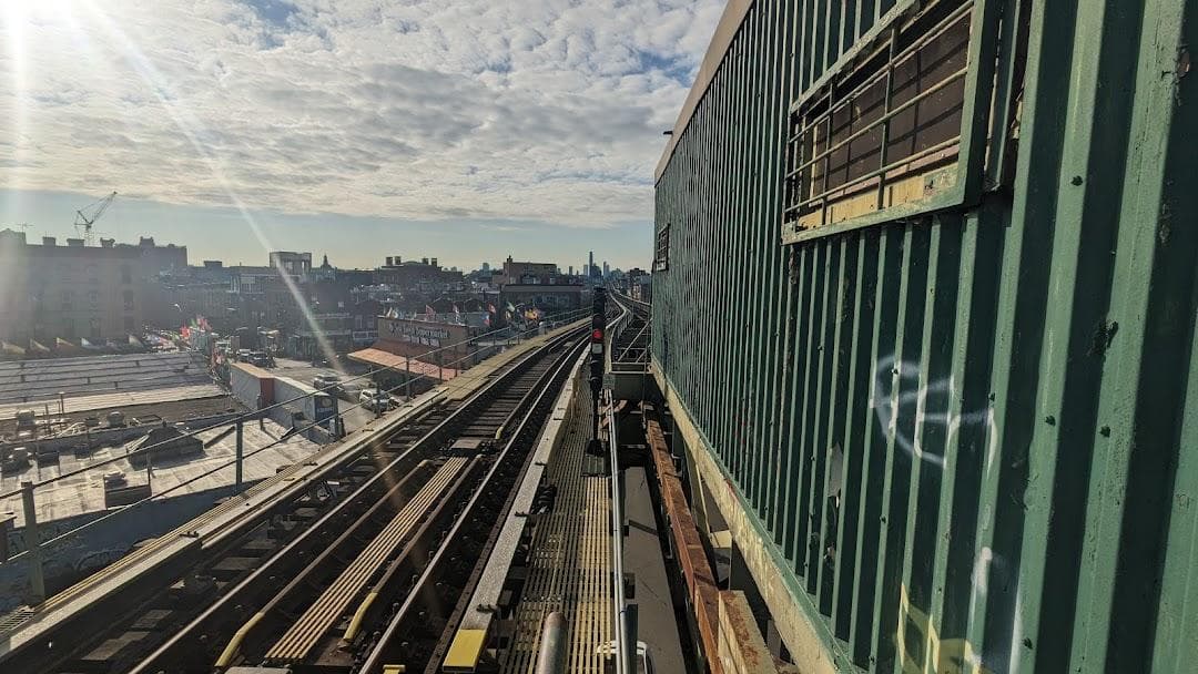 Myrtle-Wyckoff Avs