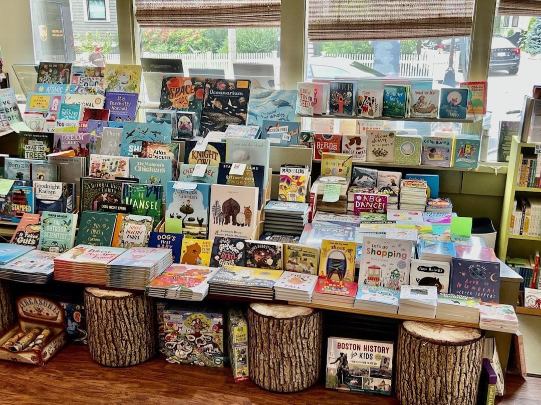 Papercuts Bookshop photo 3