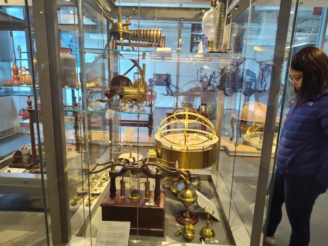 The Collection of Historical Scientific Instruments at the Putnam Gallery photo 2