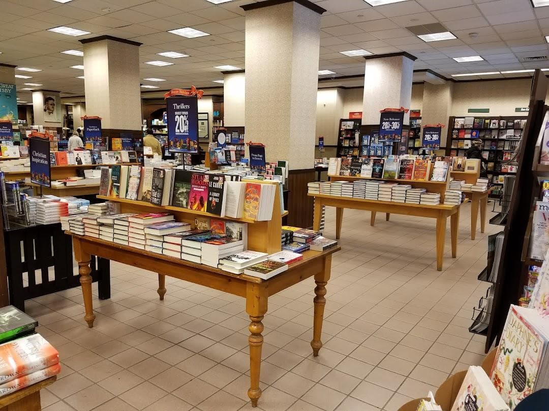 Barnes & Noble photo 5