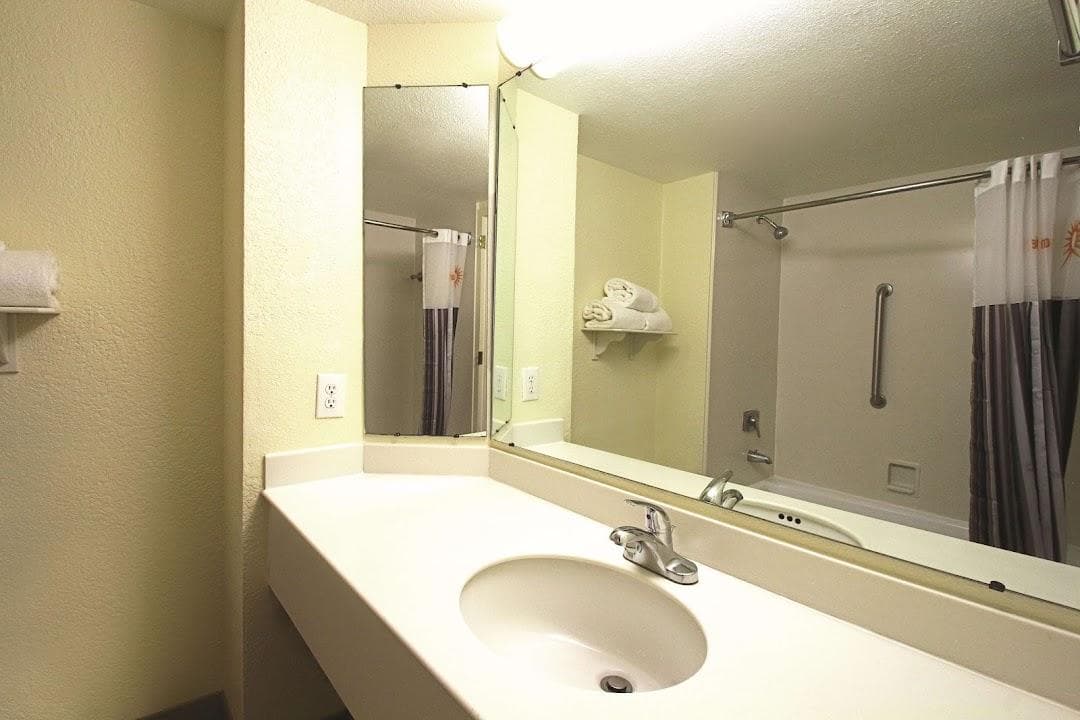La Quinta Inn & Suites by Wyndham Coral Springs Univ Dr photo 5