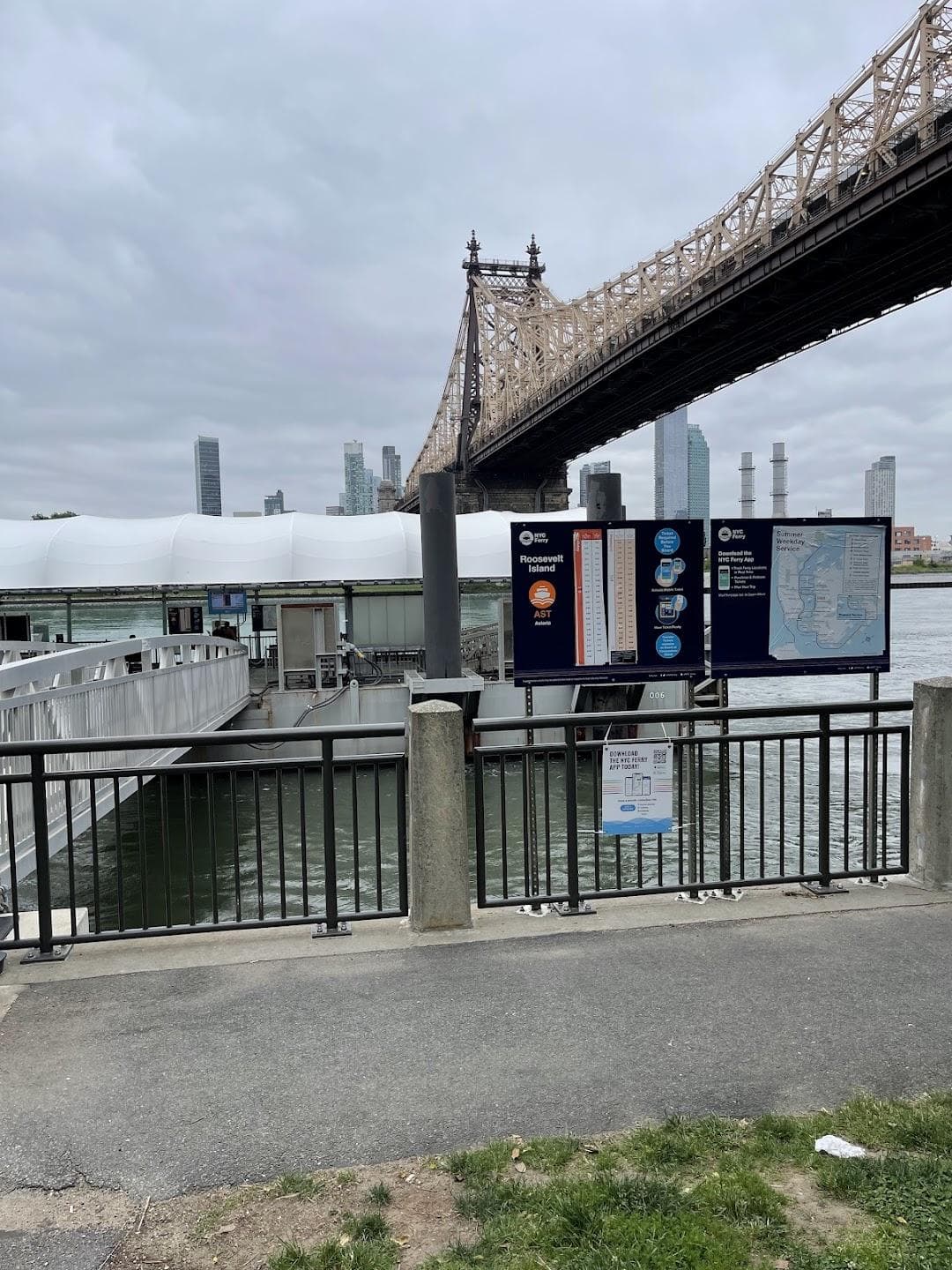Roosevelt Island Ferry photo 1