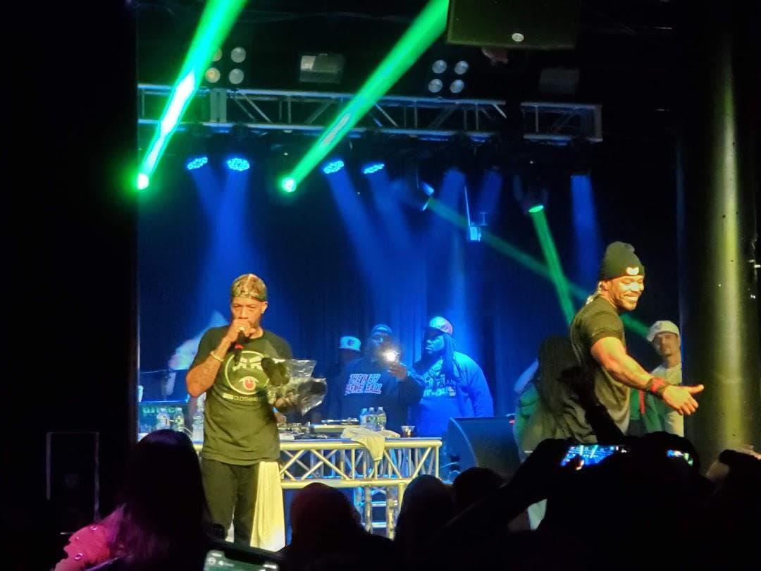 The Ave Live photo 1