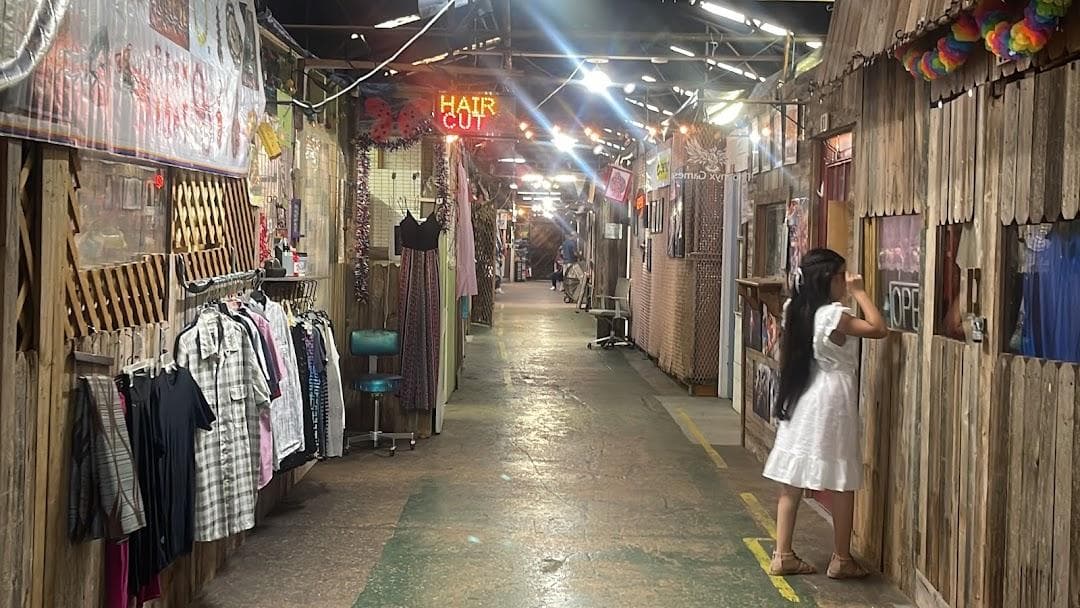Kyle Flea Market photo 6