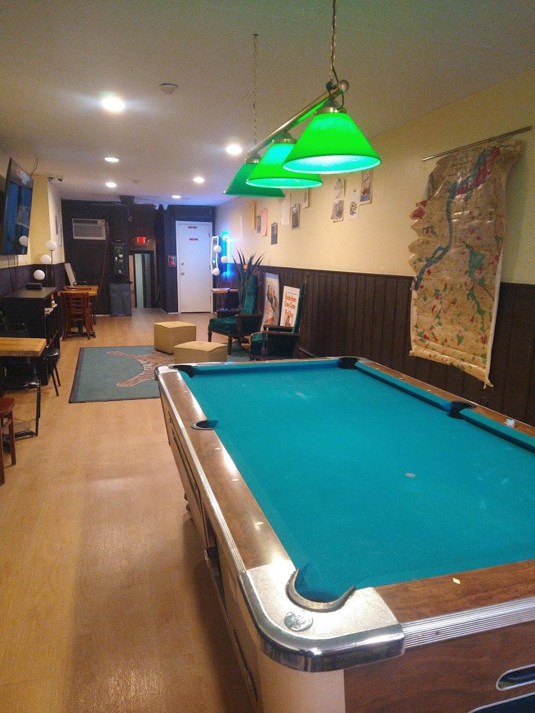 Brownies Irish Pub photo 6