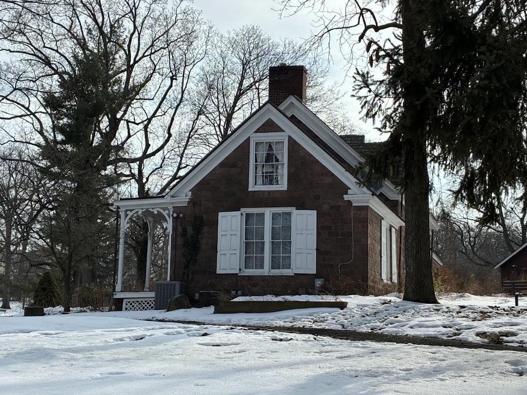 Kingsland Manor photo 4